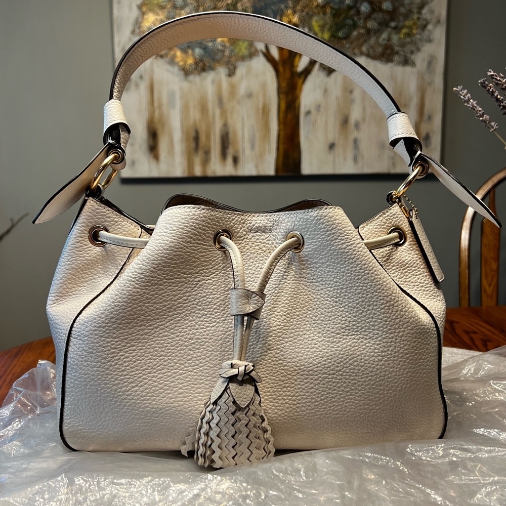 NWT Coach pebble leather Everly drawstring